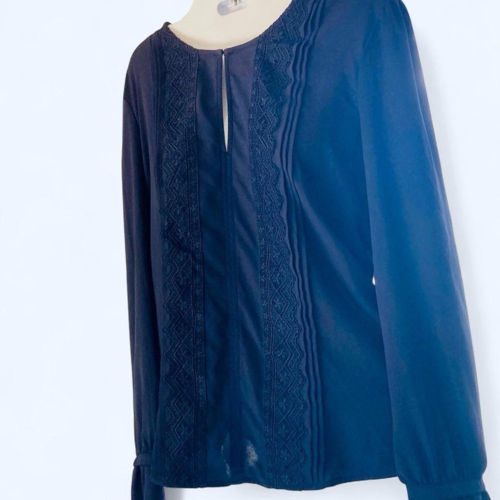 Elegant Navy Blue Women's Blouse with Lace Detailing M Ann Taylor